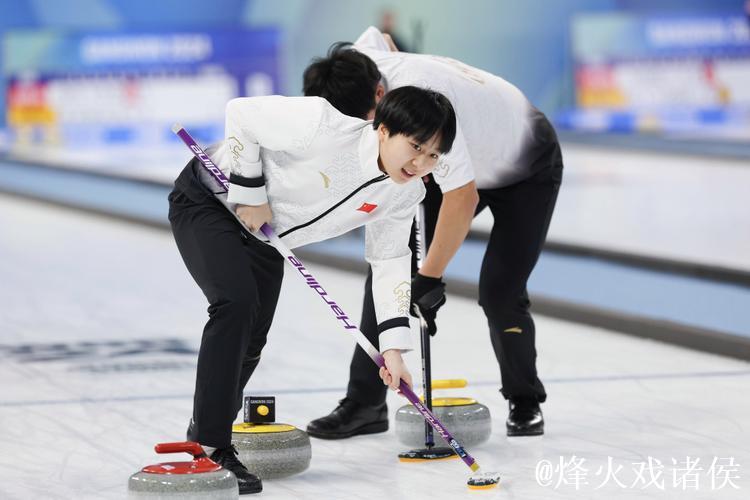 冬奥冰壶落选赛：中国混双组合位列小组第二顺利出线
